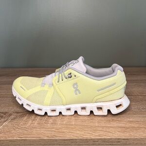 Women’s On Running Cloud 5 Sneakers – Hay / Frost – Size 8.5